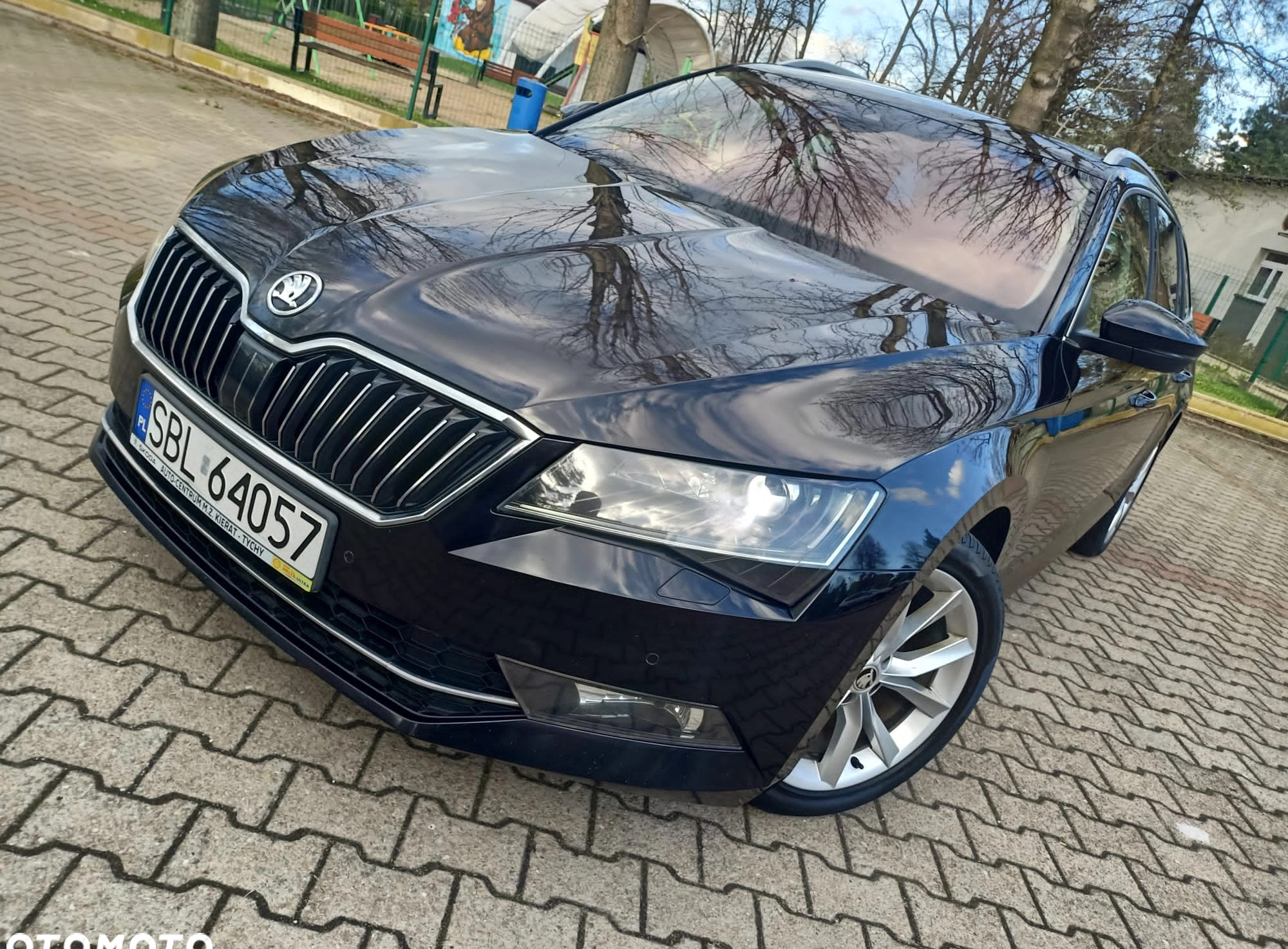 Skoda Superb cena 87900 przebieg: 190000, rok produkcji 2018 z Grybów małe 742